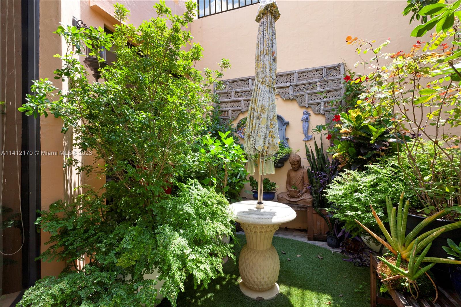 CLOISTERS ON THE BAY COND - Residential