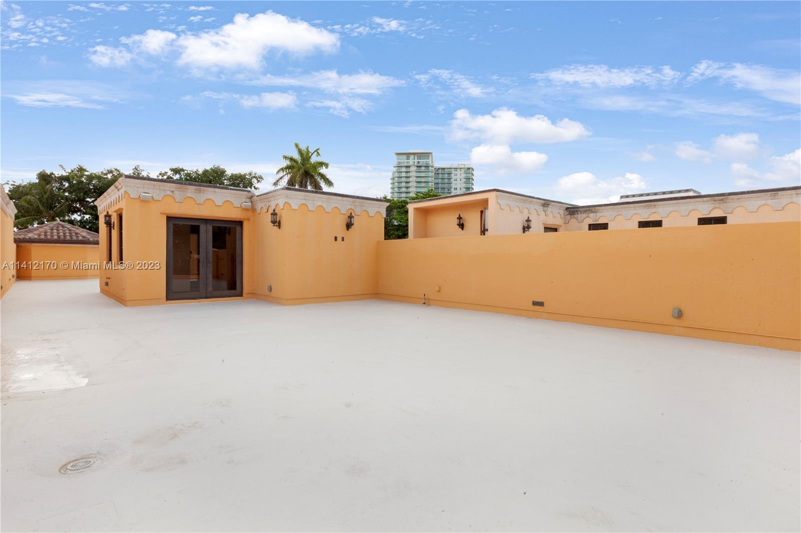 CLOISTERS ON THE BAY COND - Residential