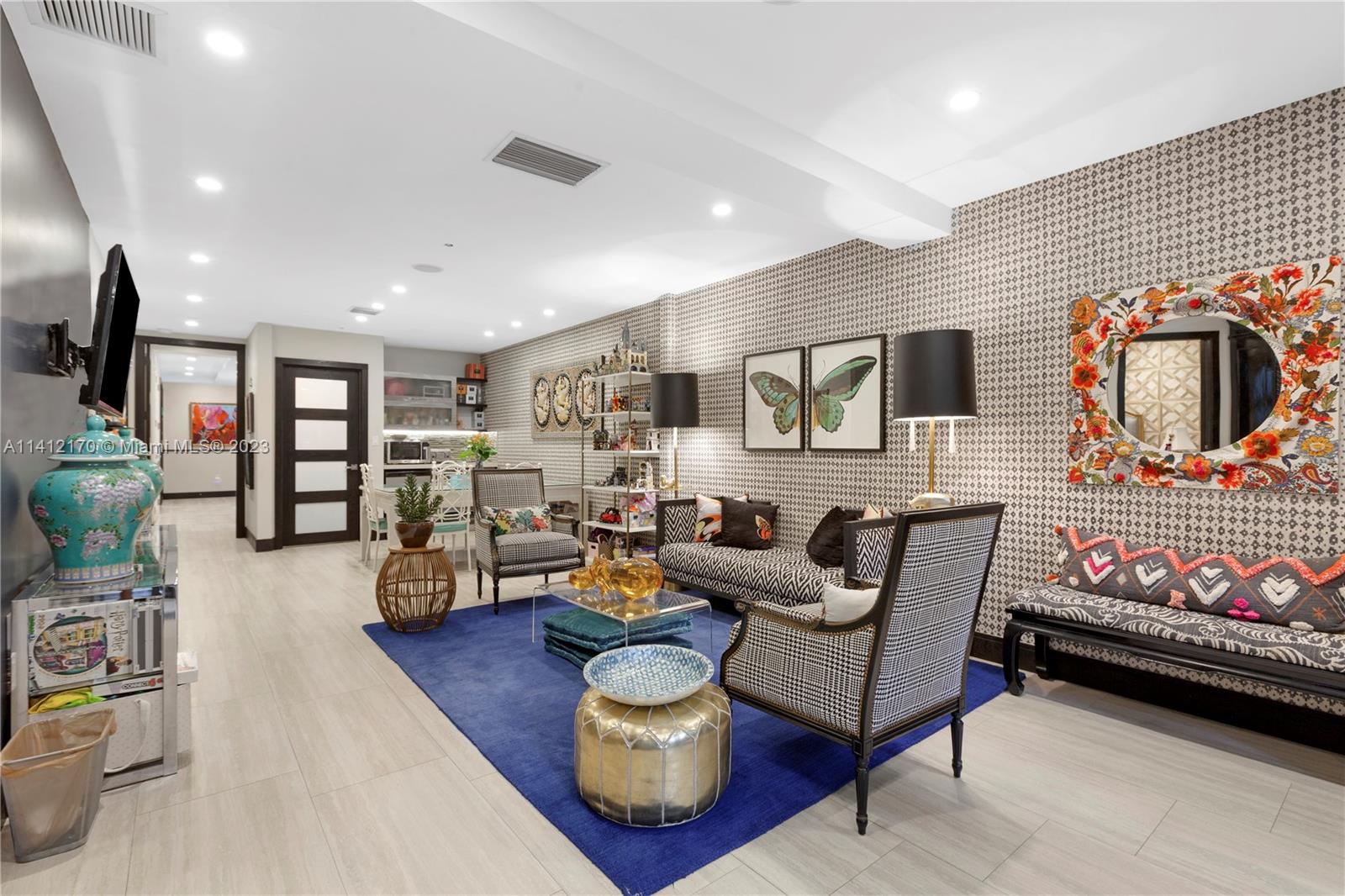 CLOISTERS ON THE BAY COND - Residential