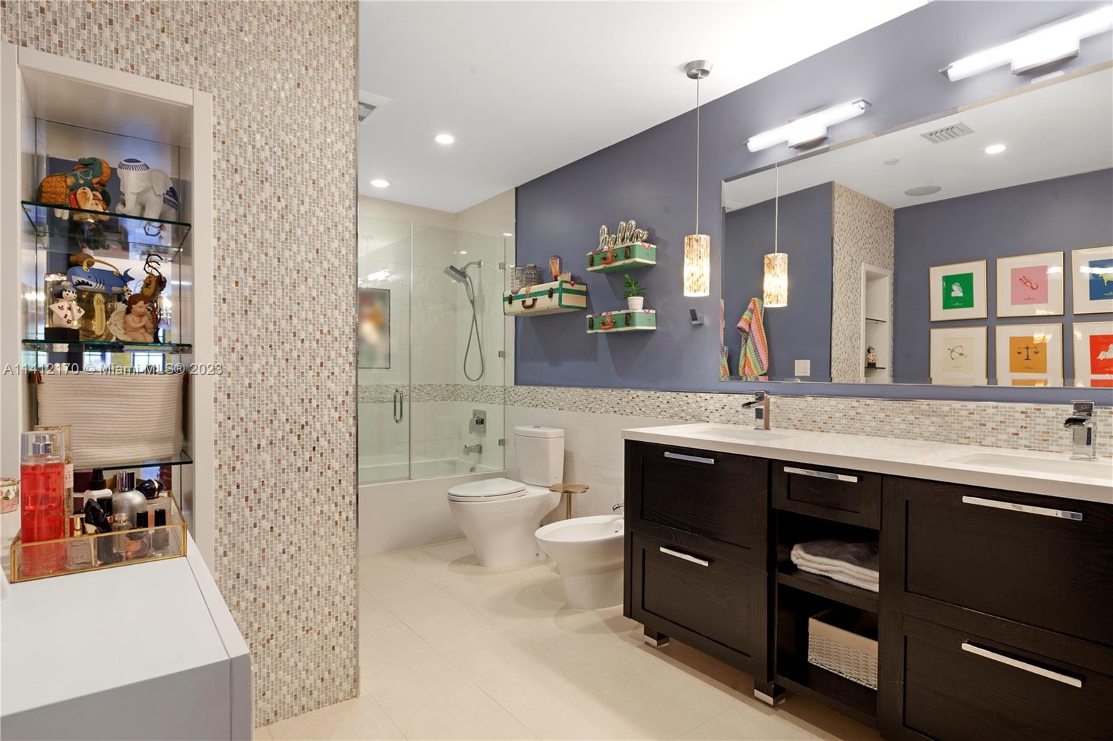 CLOISTERS ON THE BAY COND - Residential