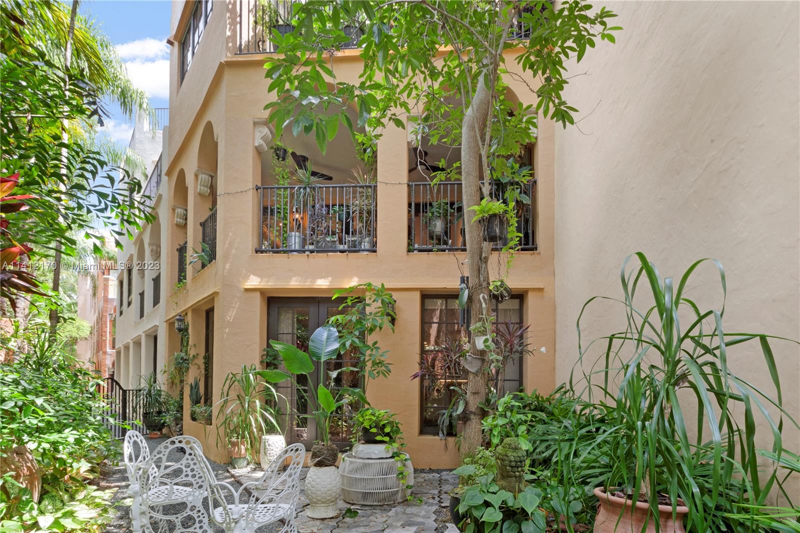 CLOISTERS ON THE BAY COND - Residential