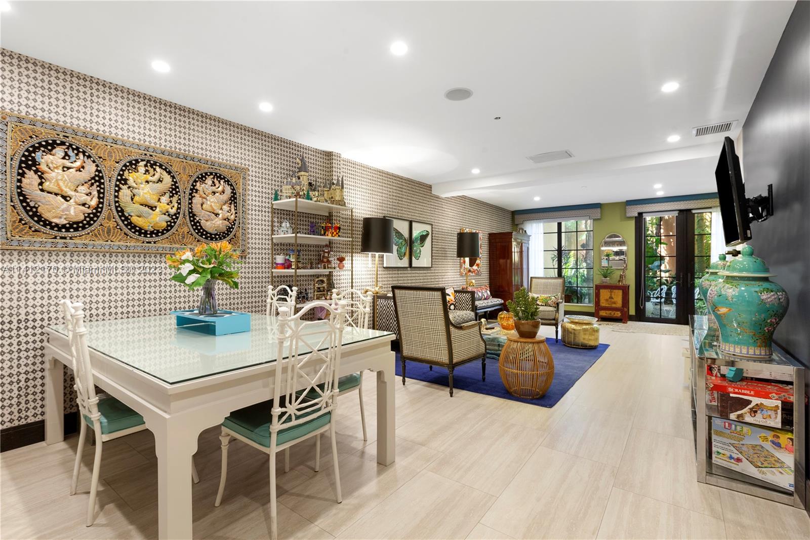 CLOISTERS ON THE BAY COND - Residential