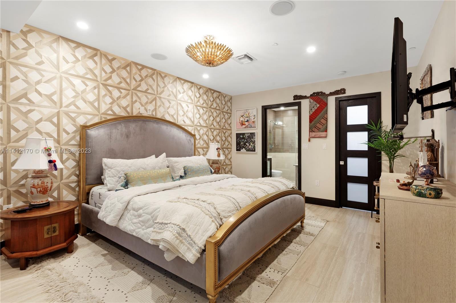 CLOISTERS ON THE BAY COND - Residential