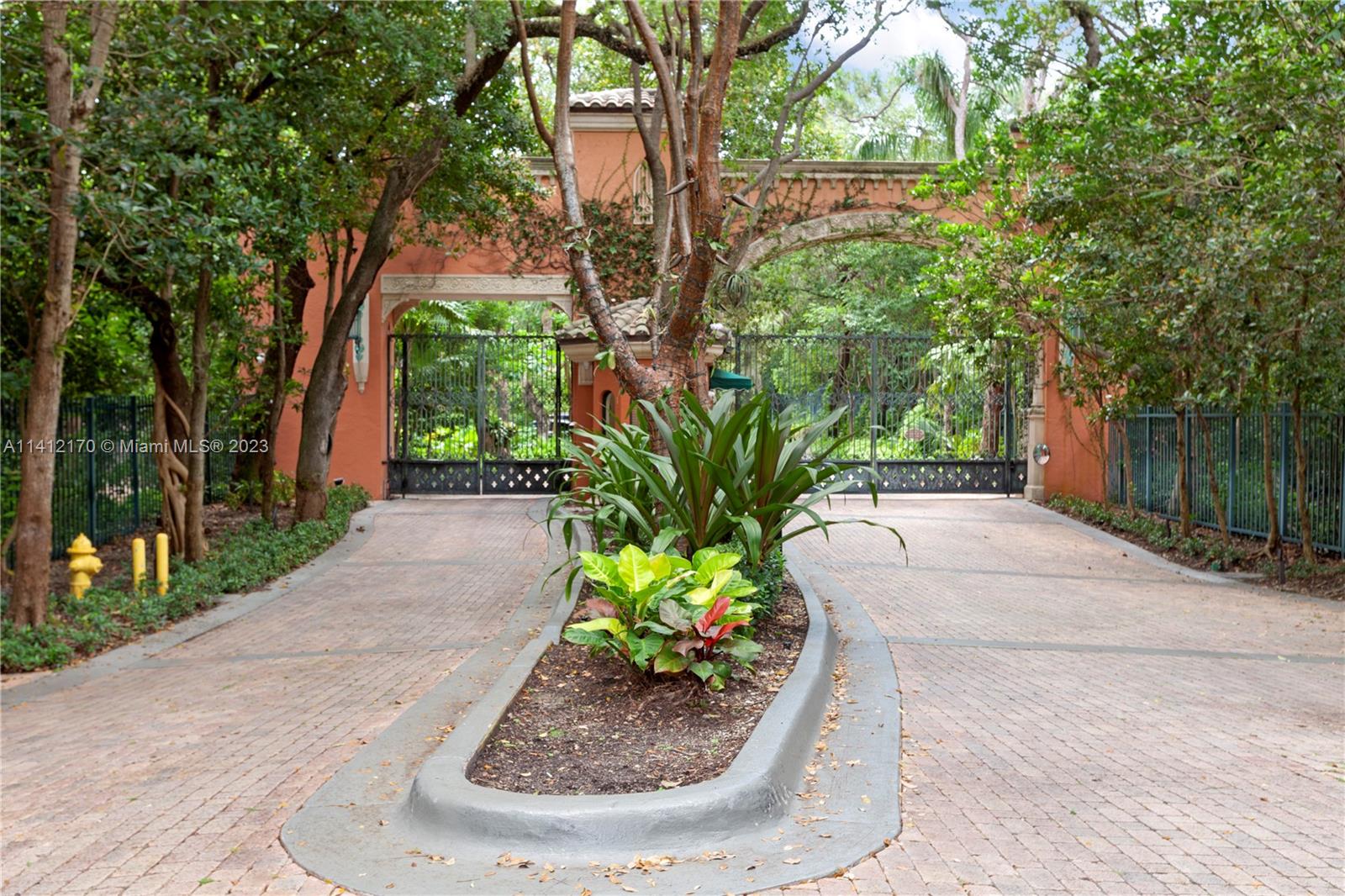 CLOISTERS ON THE BAY COND - Residential