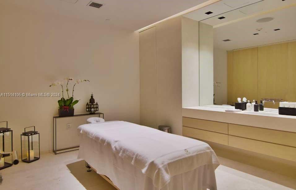 OCEANA BAL HARBOUR CONDO - Residential