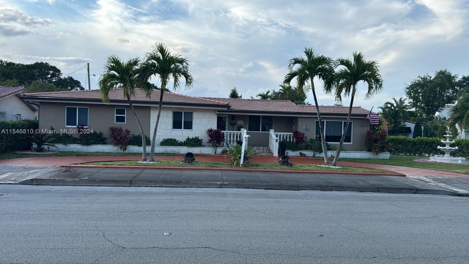 Property for Sale at 206 Ponce De Leon Blvd Blvd, Coral Gables, Broward County, Florida - Bedrooms: 3 
Bathrooms: 2  - $1,250,000