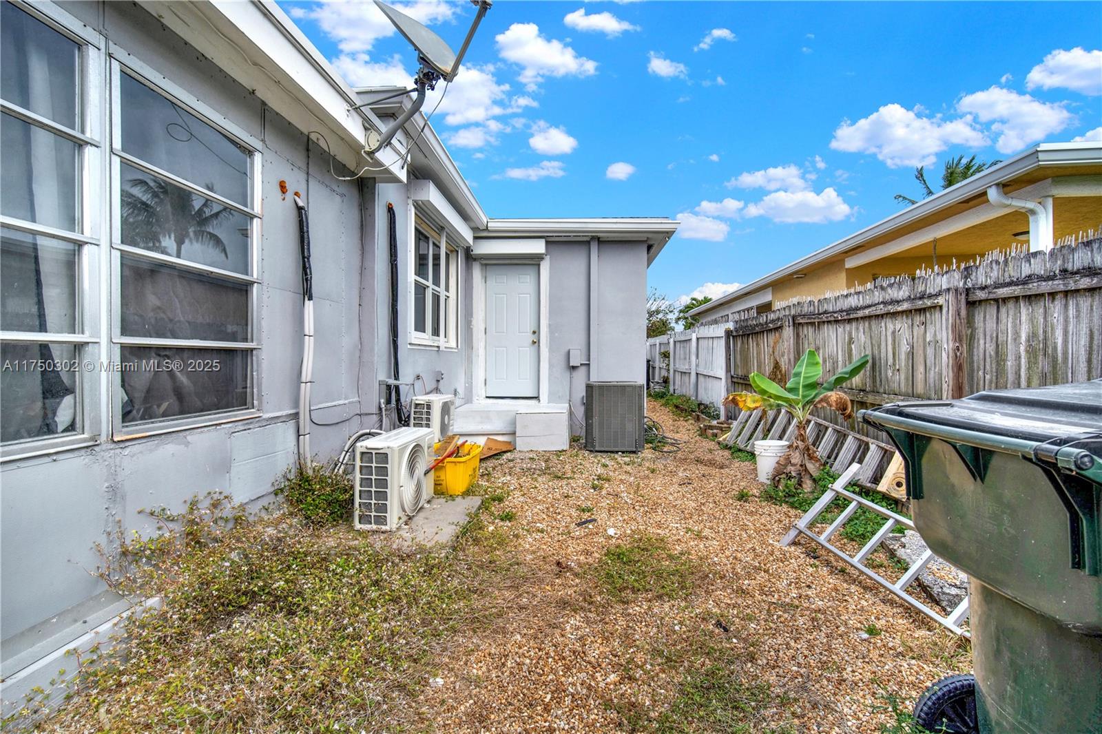 NORTH LAKE WORTH - Residential