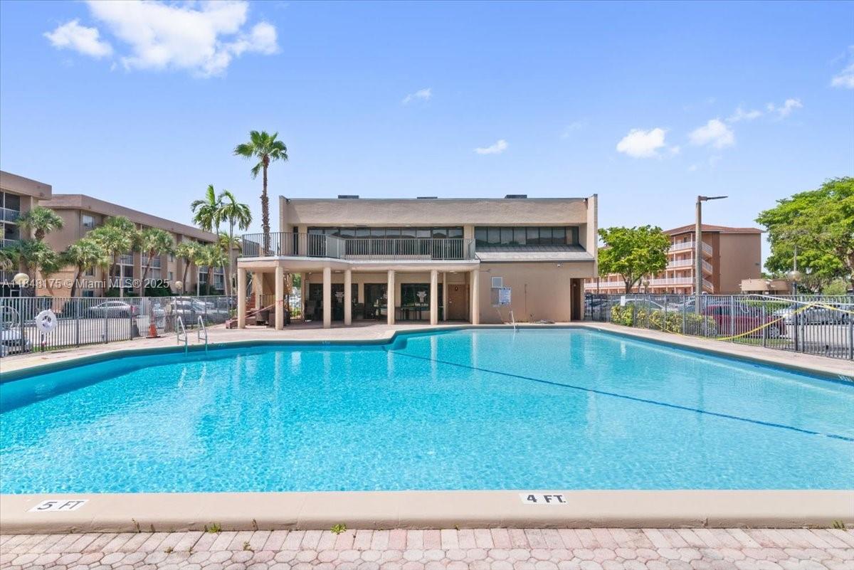 COUNTRY LANE CONDO #2 - Residential