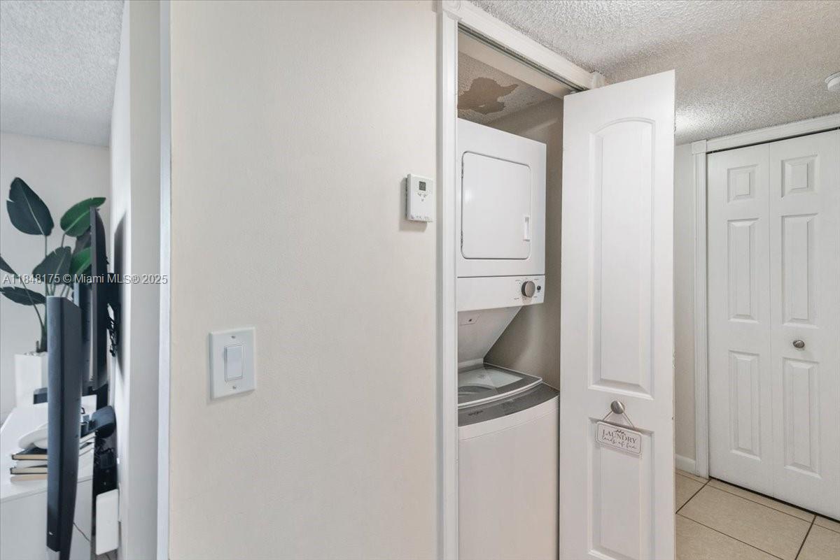 COUNTRY LANE CONDO #2 - Residential