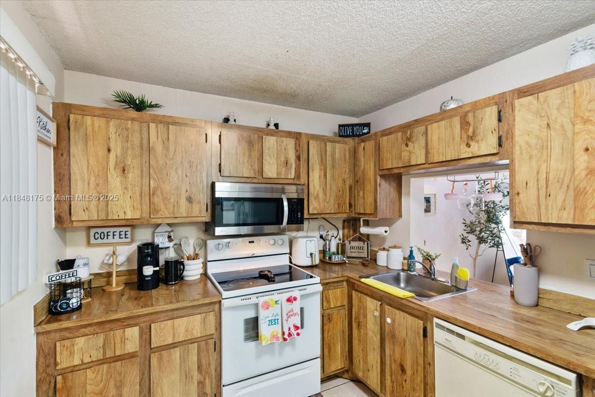 COUNTRY LANE CONDO #2 - Residential