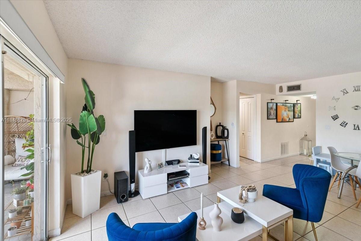 COUNTRY LANE CONDO #2 - Residential