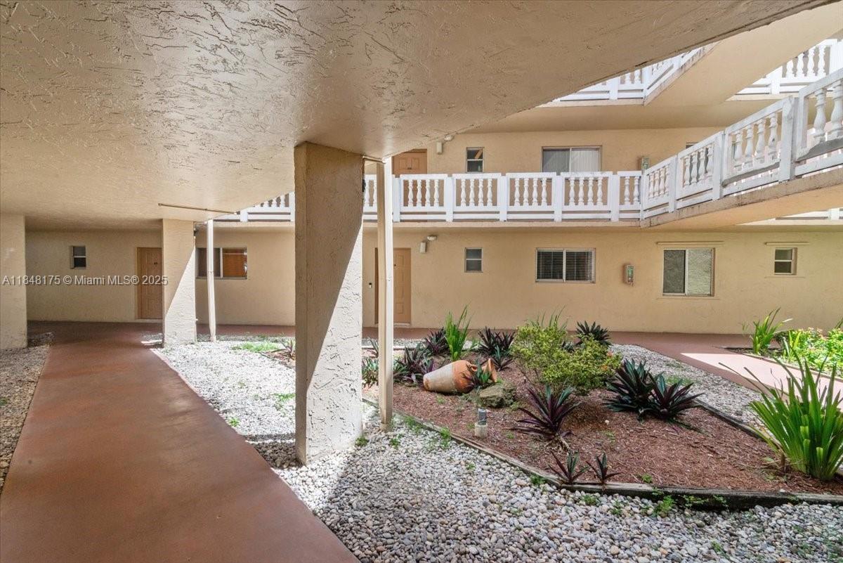 COUNTRY LANE CONDO #2 - Residential