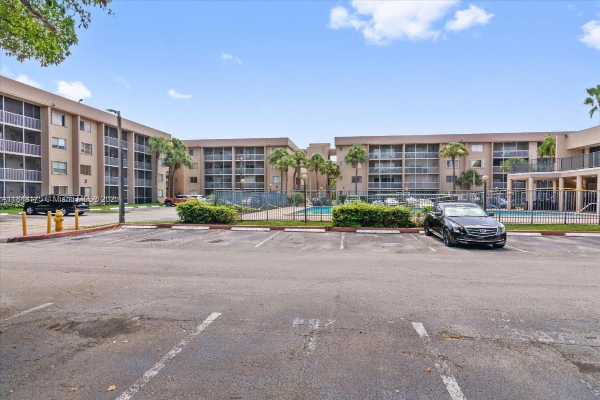 COUNTRY LANE CONDO #2 - Residential