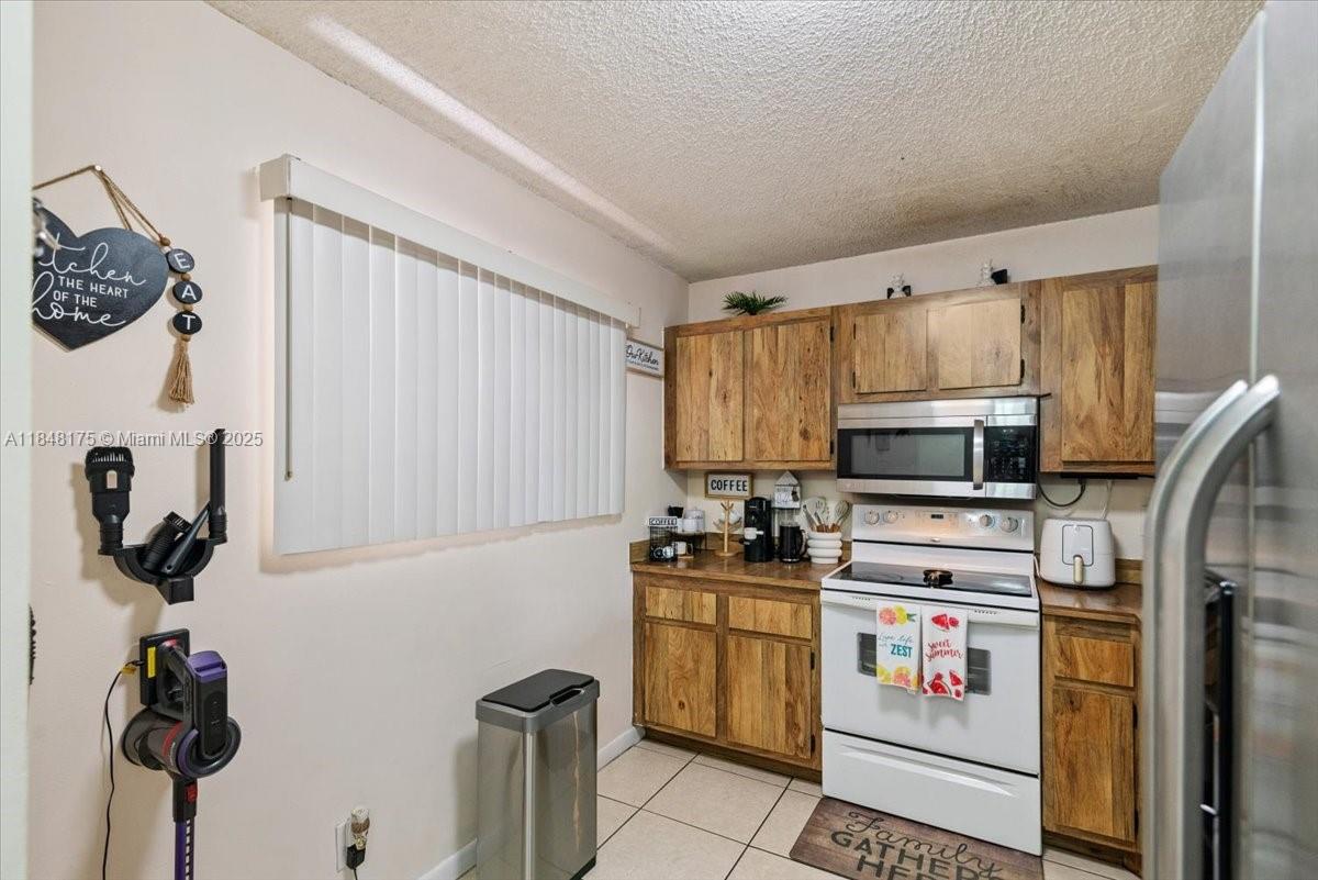 COUNTRY LANE CONDO #2 - Residential