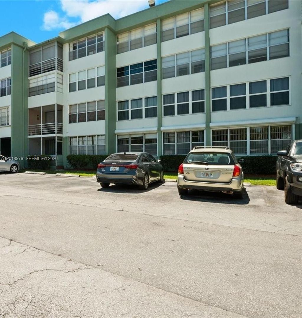 Photo of 2771 Taft St #411, Hollywood, FL 33020 (MLS # A12018879)