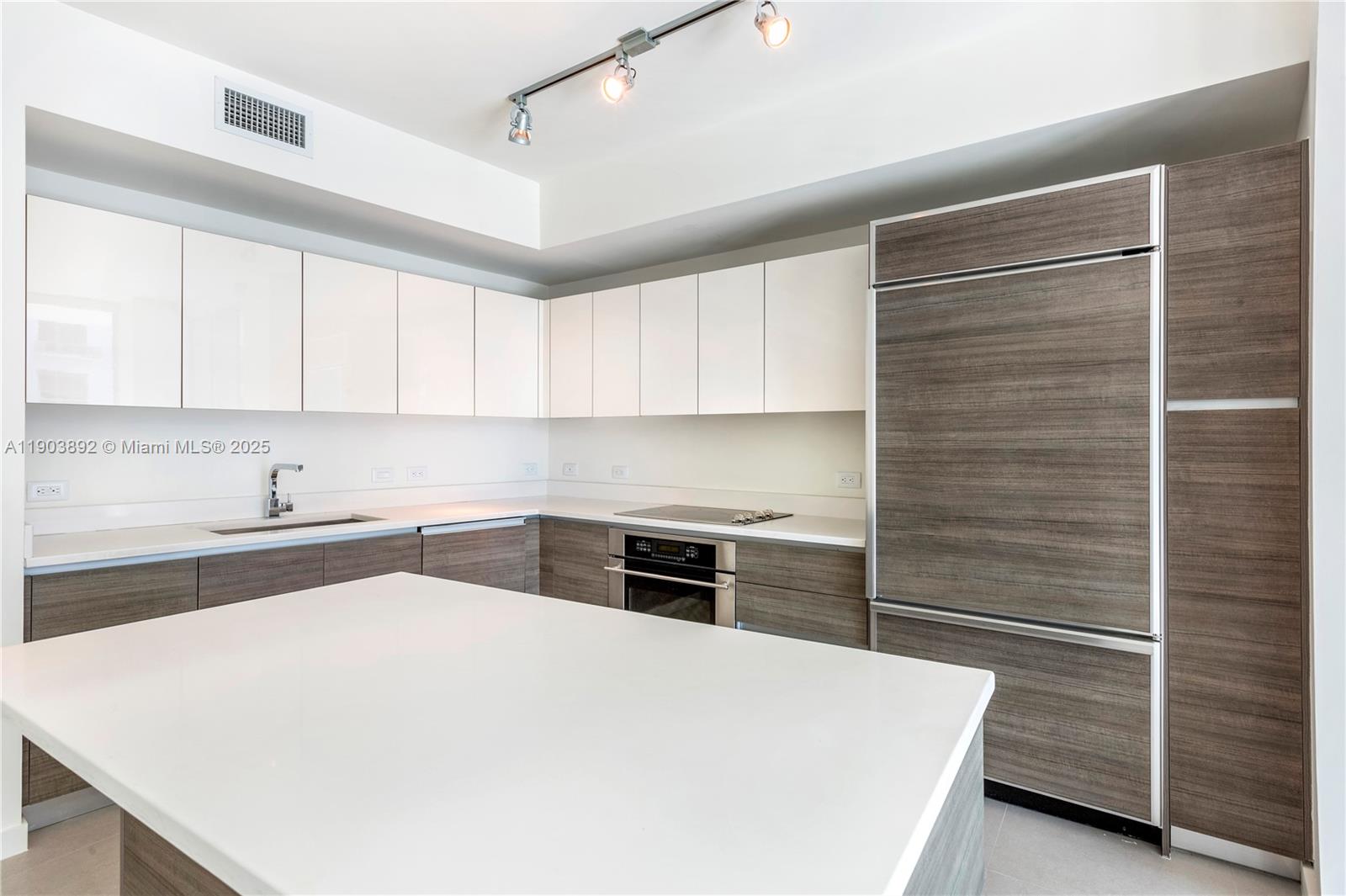 1100 MILLECENTO RESIDENCE - Residential