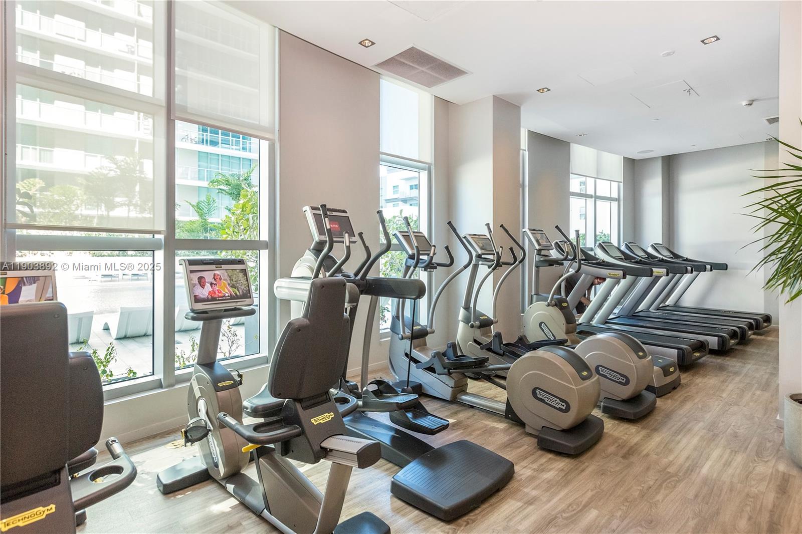 1100 MILLECENTO RESIDENCE - Residential