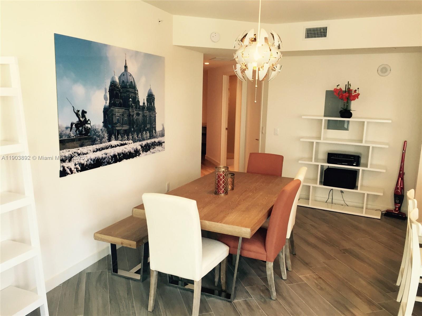 1100 MILLECENTO RESIDENCE - Residential