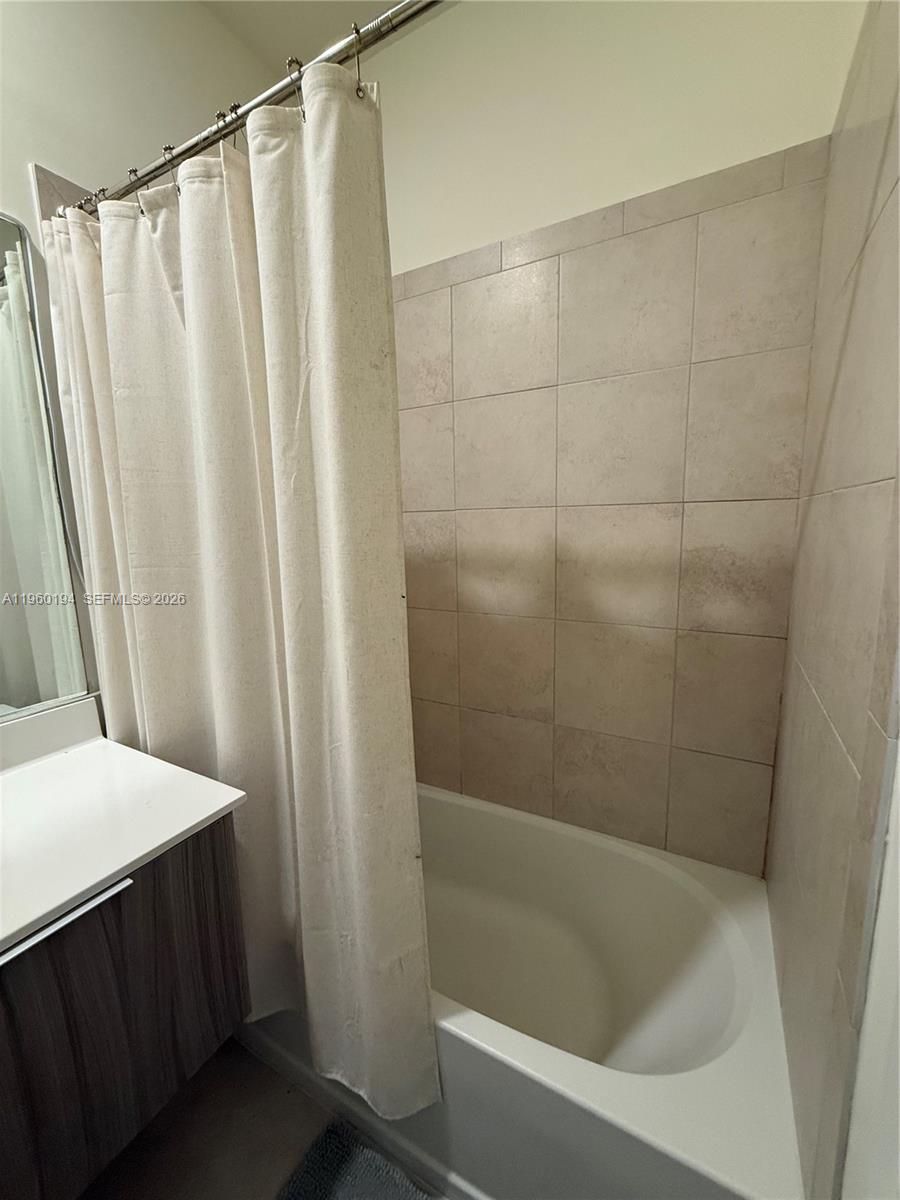 APEX AT PARK CENTRAL COND - Residential Lease