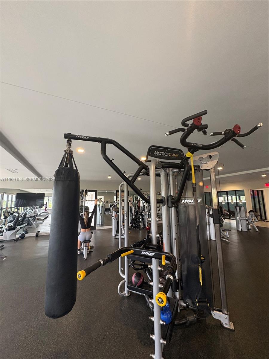 APEX AT PARK CENTRAL COND - Residential Lease