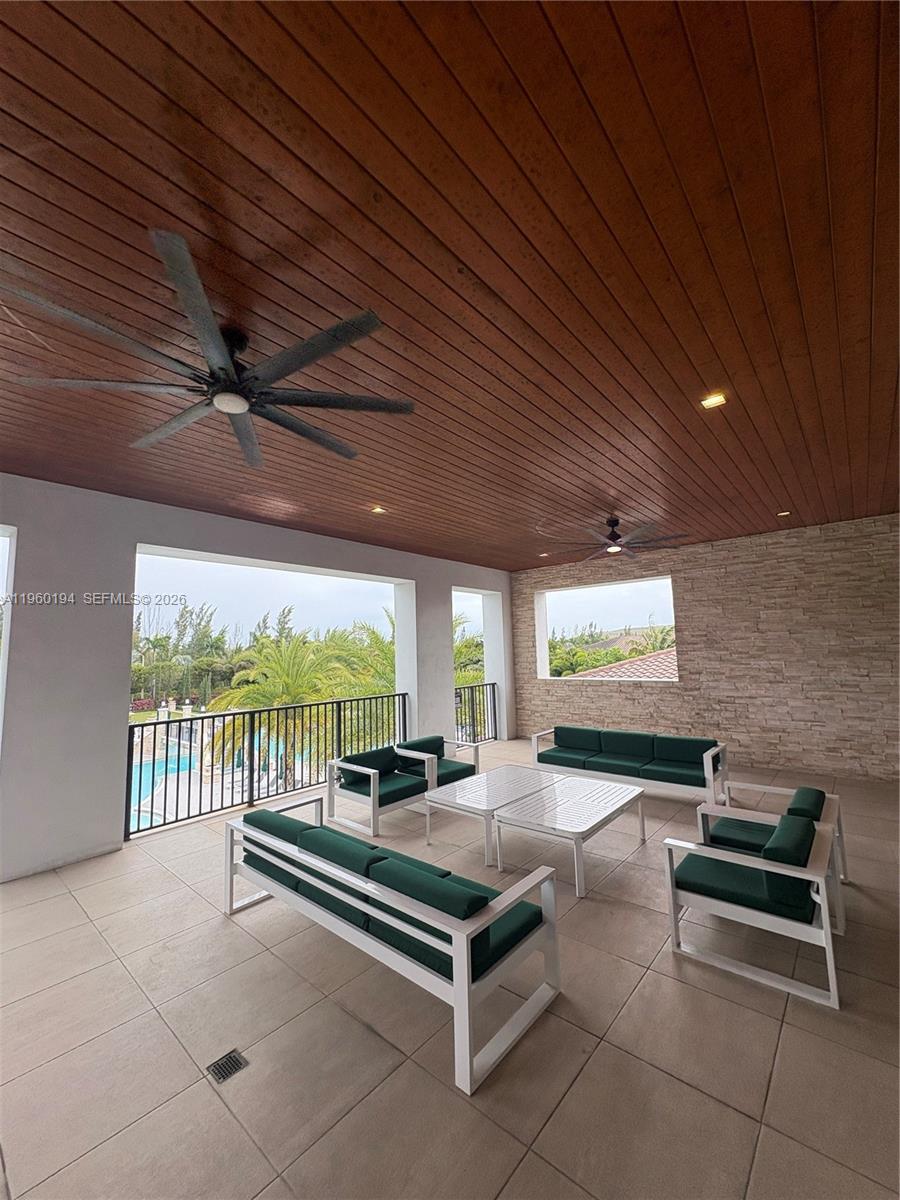 APEX AT PARK CENTRAL COND - Residential Lease