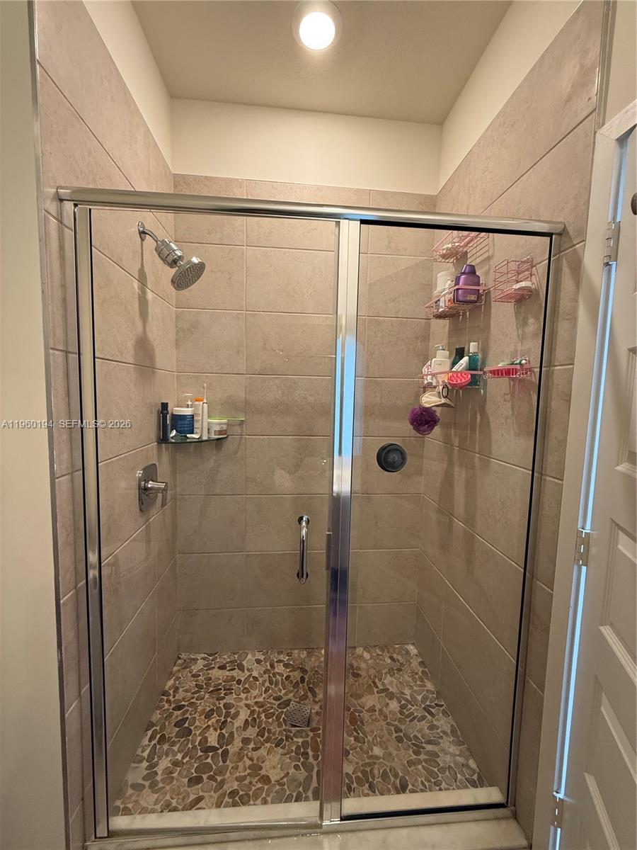 APEX AT PARK CENTRAL COND - Residential Lease