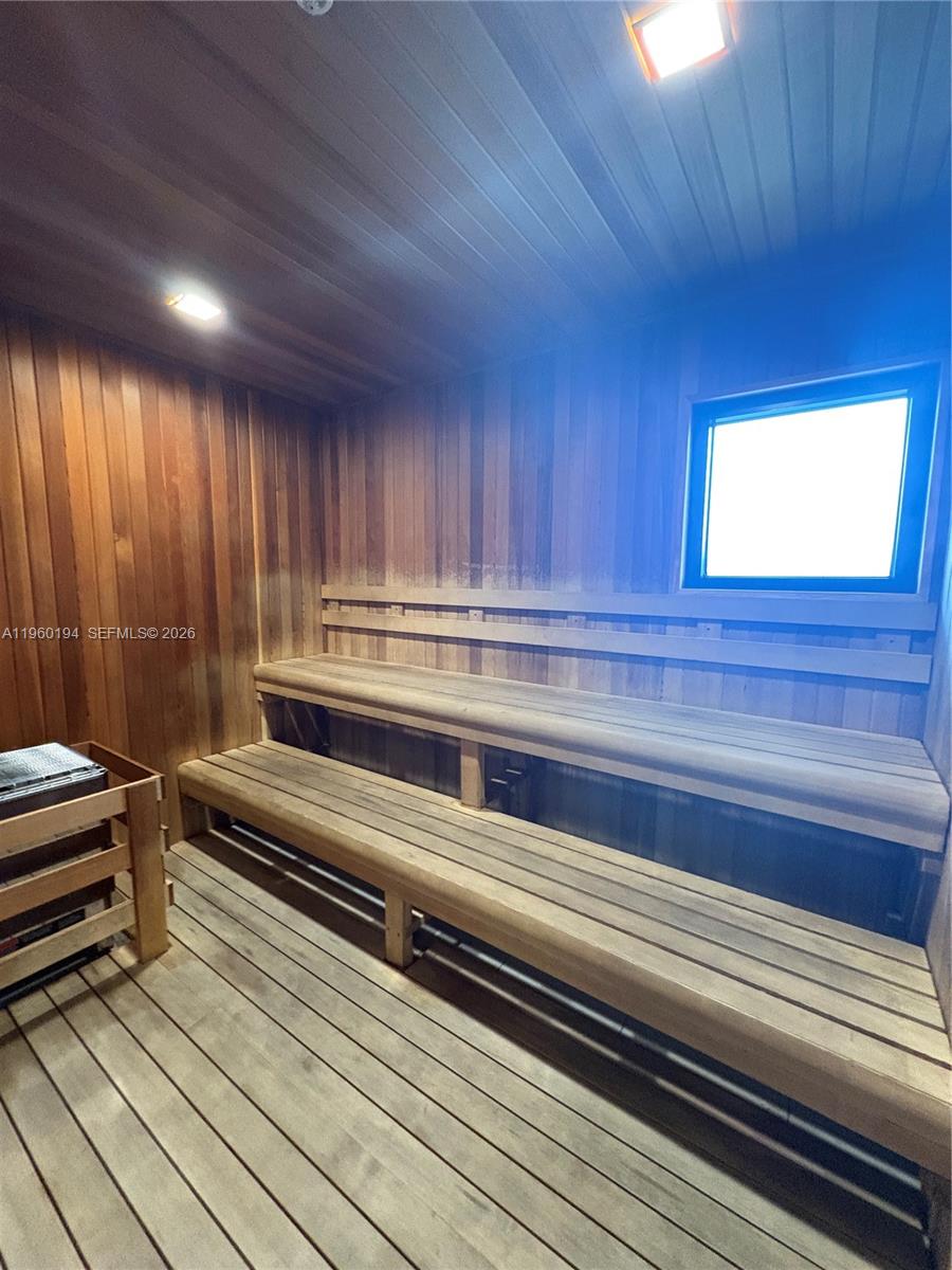 APEX AT PARK CENTRAL COND - Residential Lease