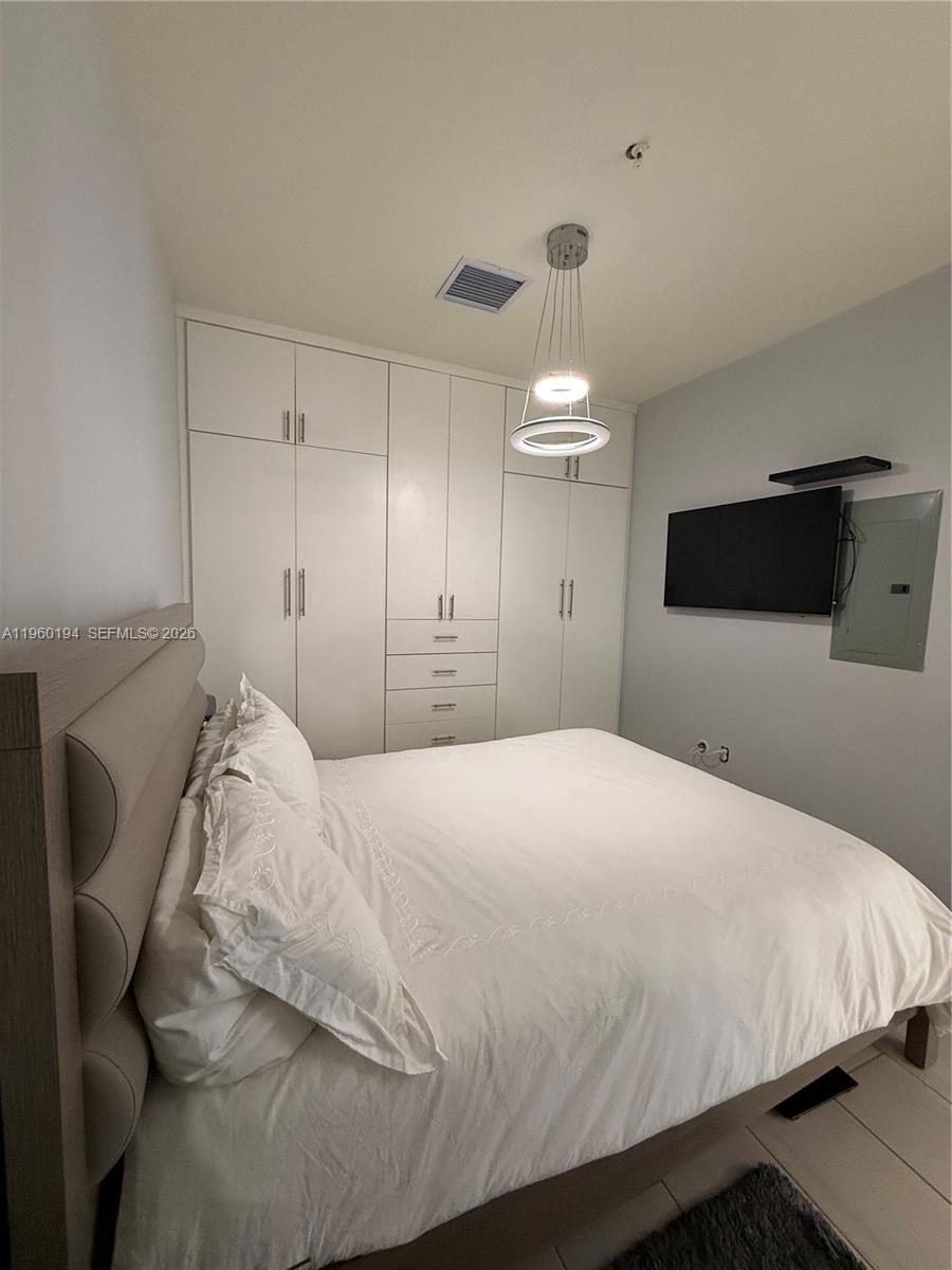 APEX AT PARK CENTRAL COND - Residential Lease