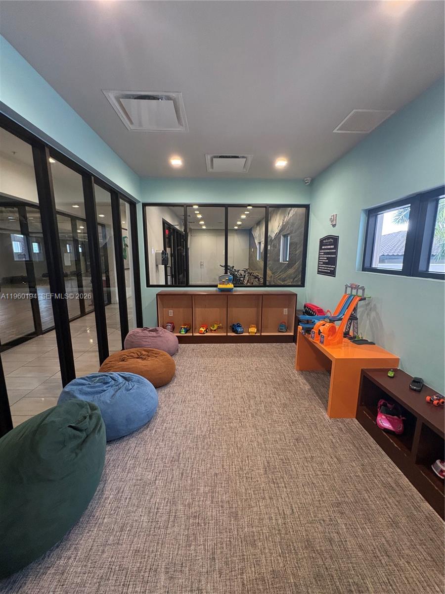 APEX AT PARK CENTRAL COND - Residential Lease