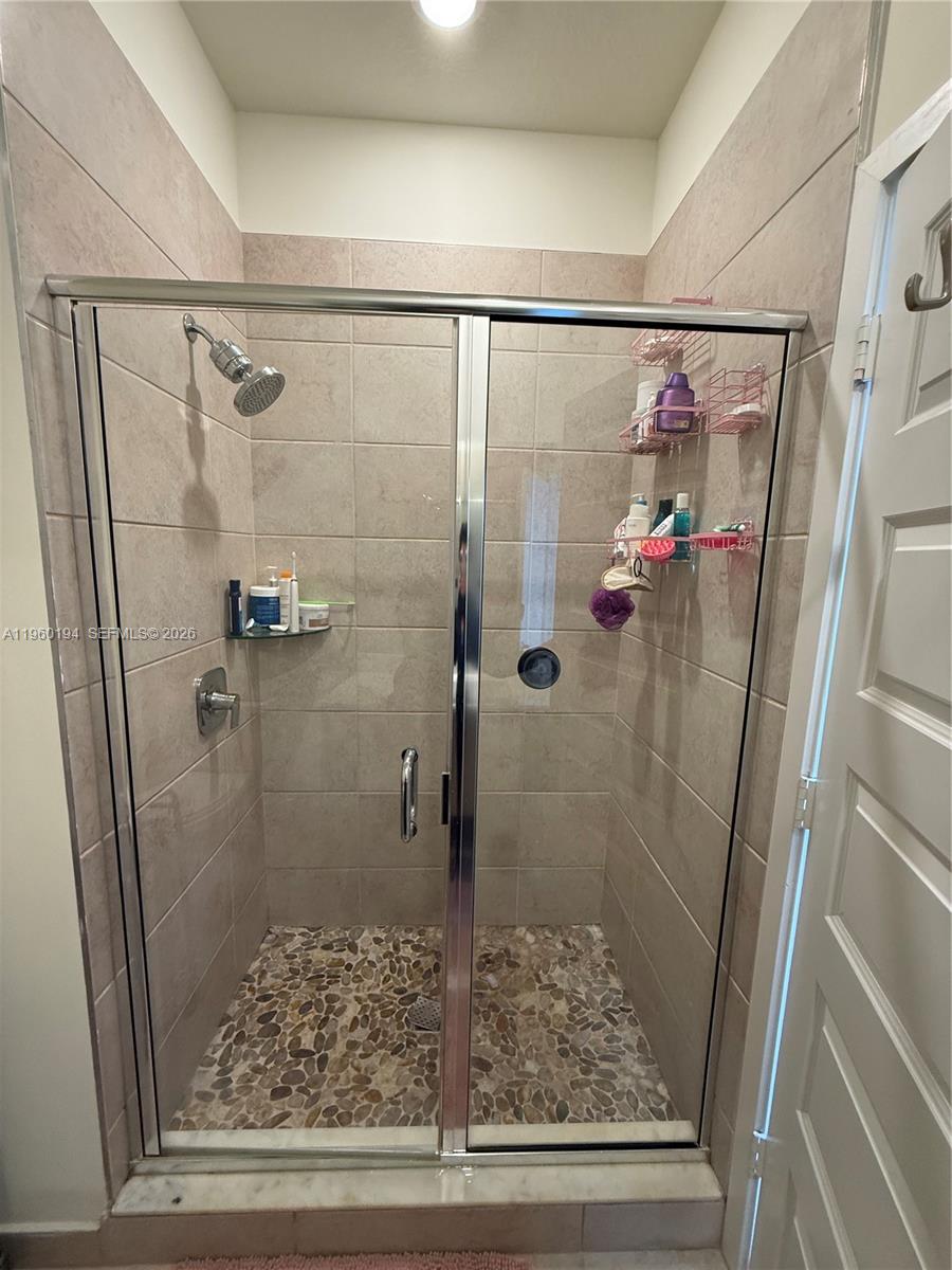 APEX AT PARK CENTRAL COND - Residential Lease