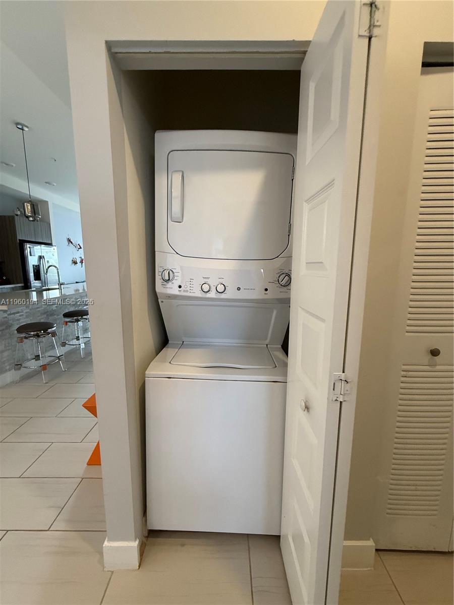 APEX AT PARK CENTRAL COND - Residential Lease