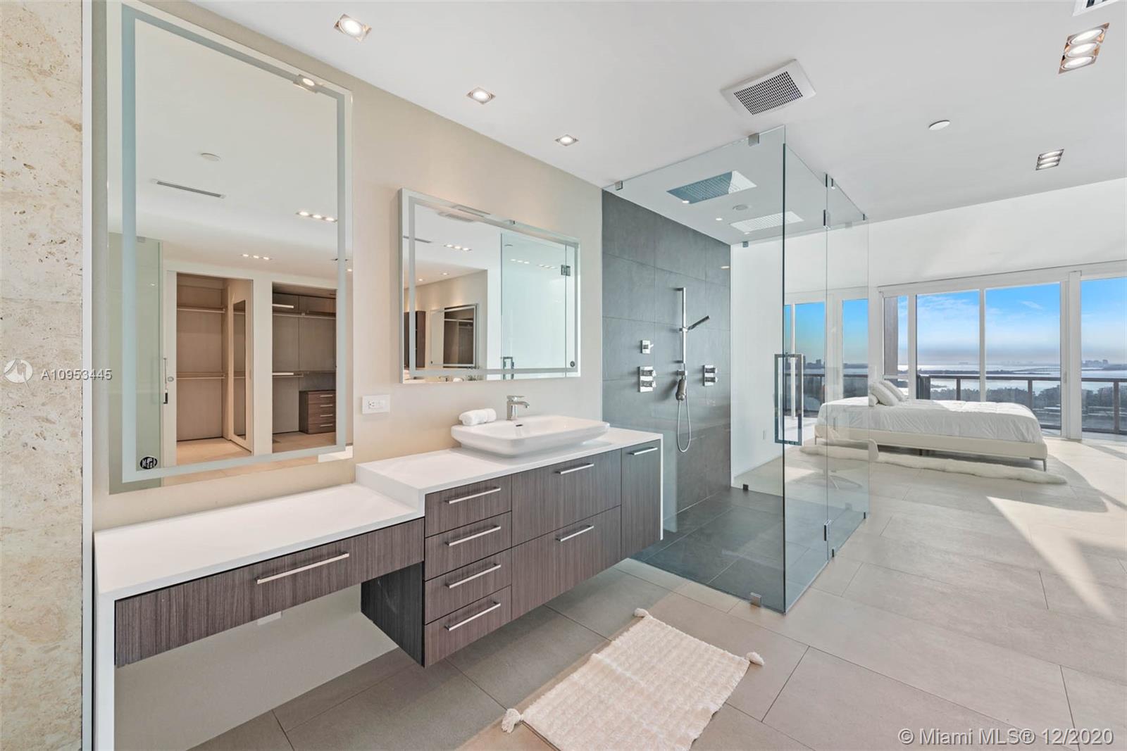 CONTINUUM ON SOUTH BEACH - Residential