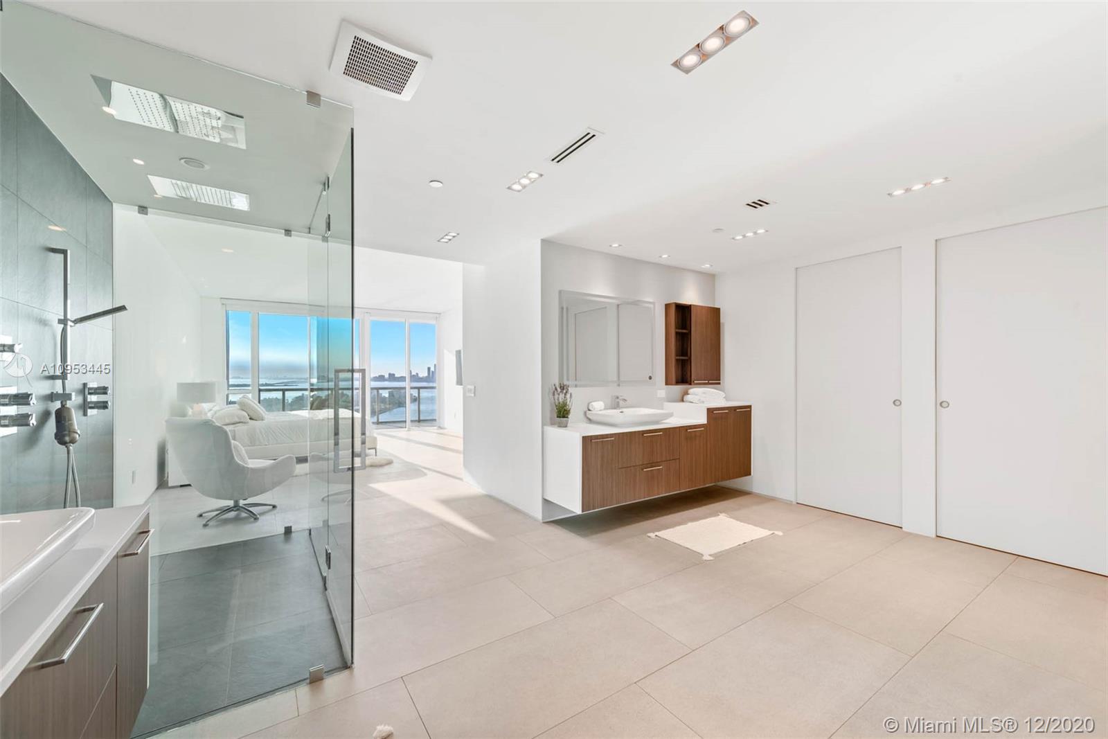 CONTINUUM ON SOUTH BEACH - Residential