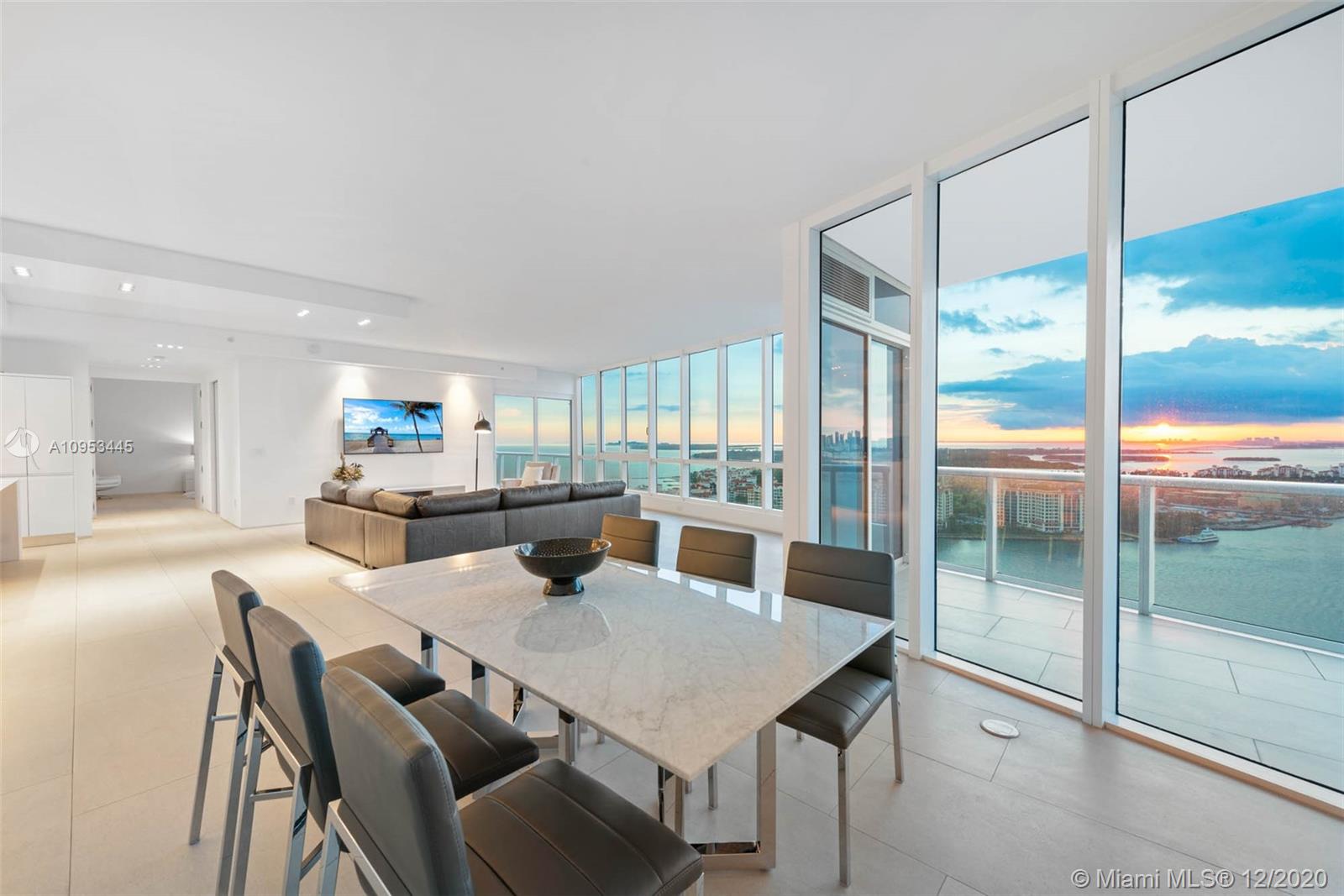 CONTINUUM ON SOUTH BEACH - Residential