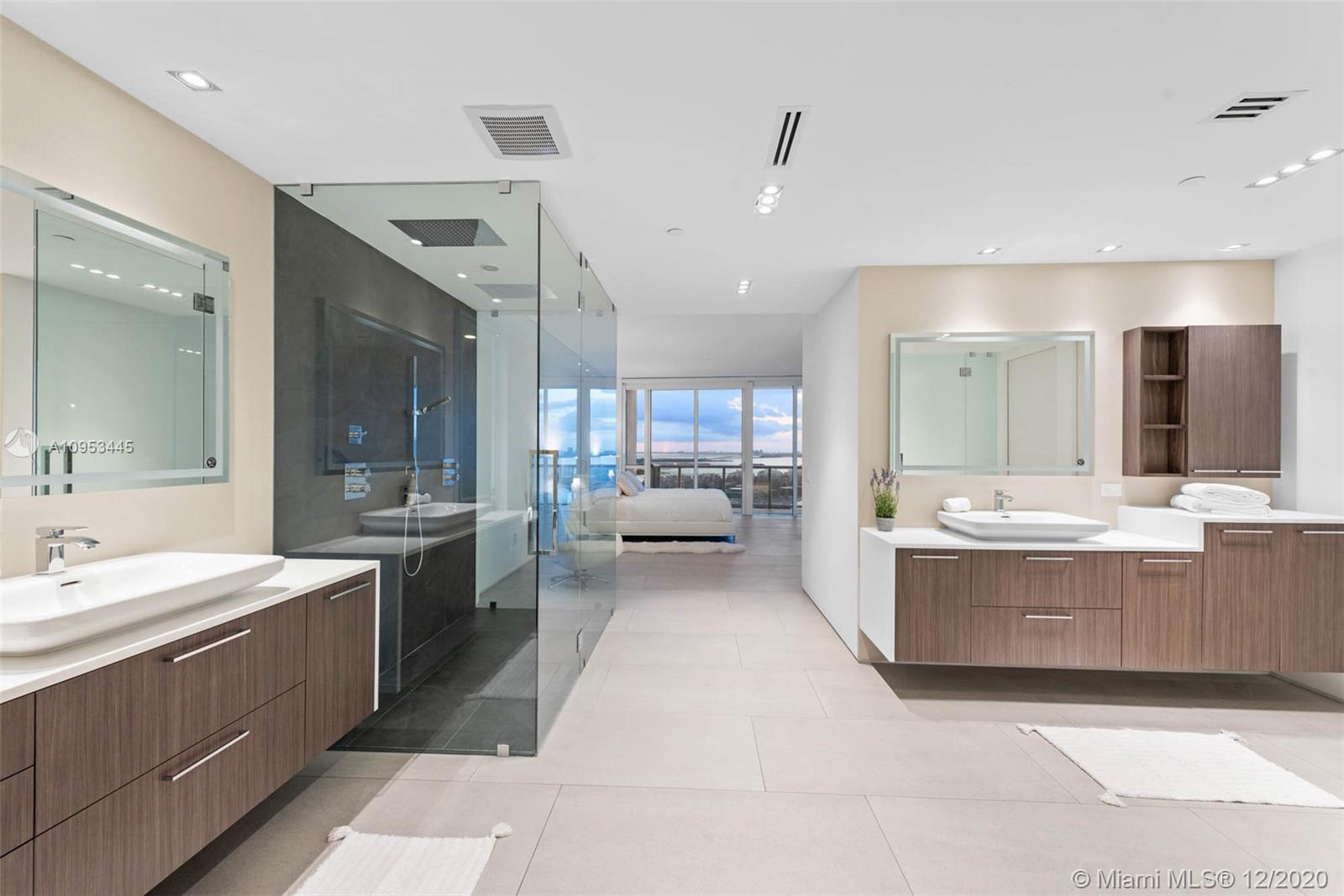 CONTINUUM ON SOUTH BEACH - Residential