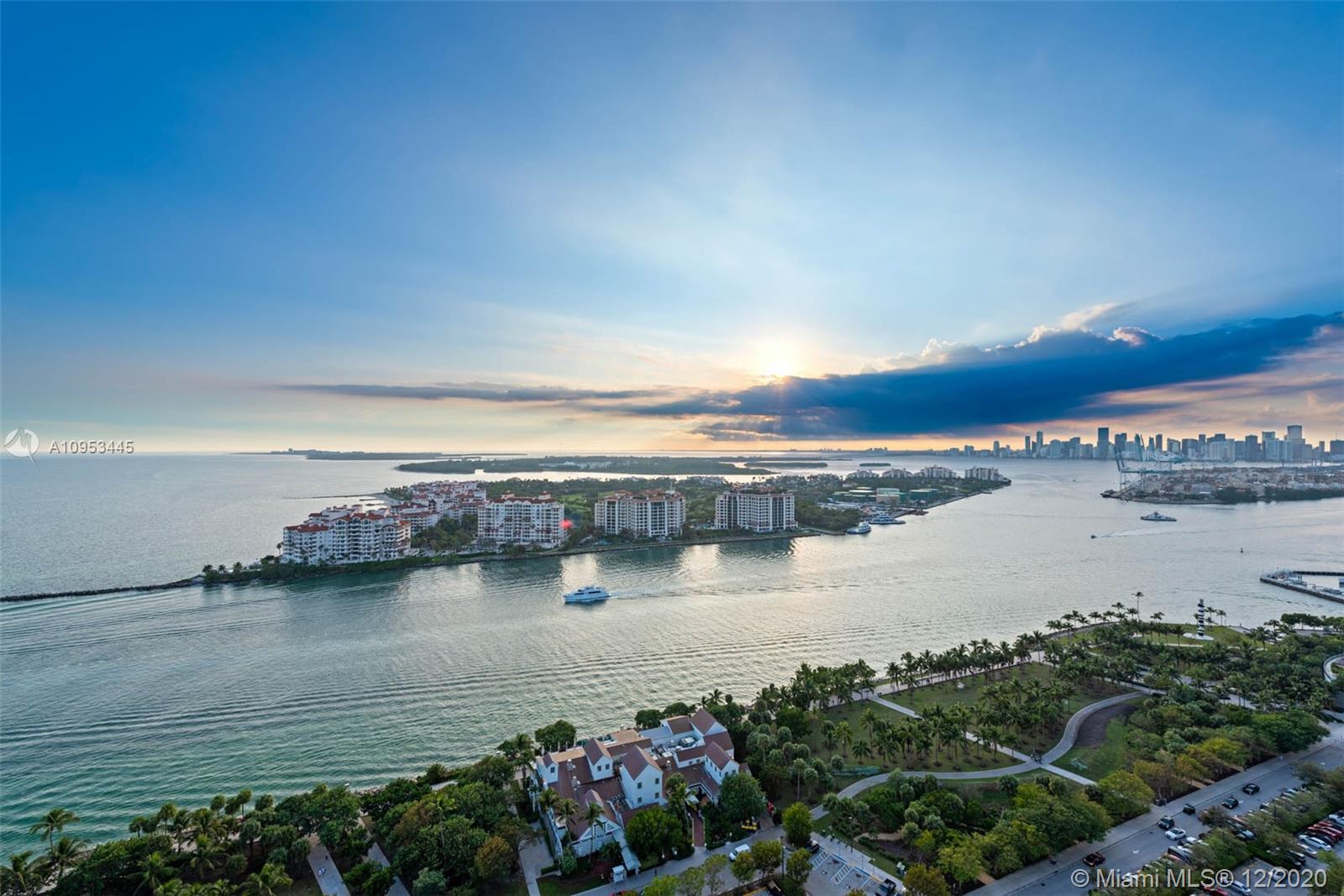 CONTINUUM ON SOUTH BEACH - Residential