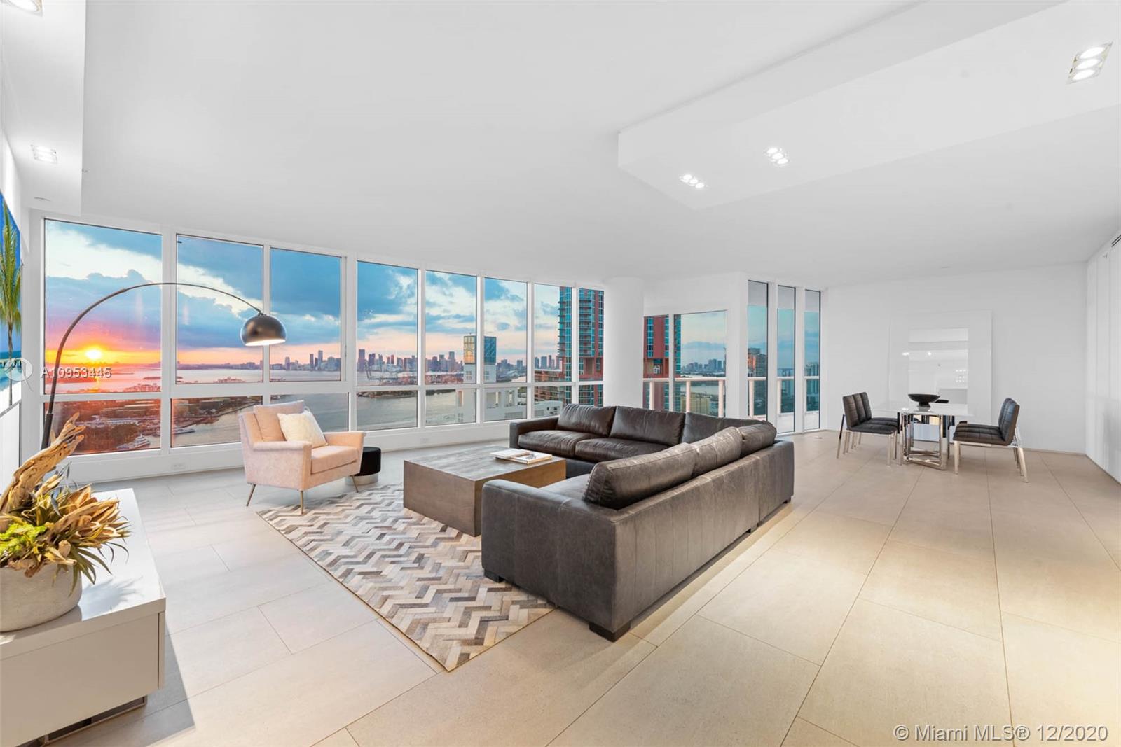 CONTINUUM ON SOUTH BEACH - Residential