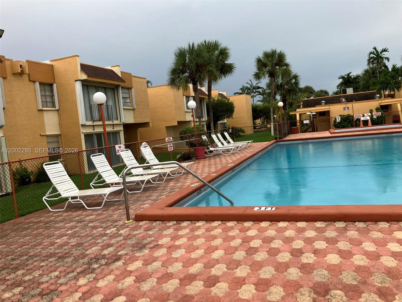 SOUTH WINDS CONDO - Residential