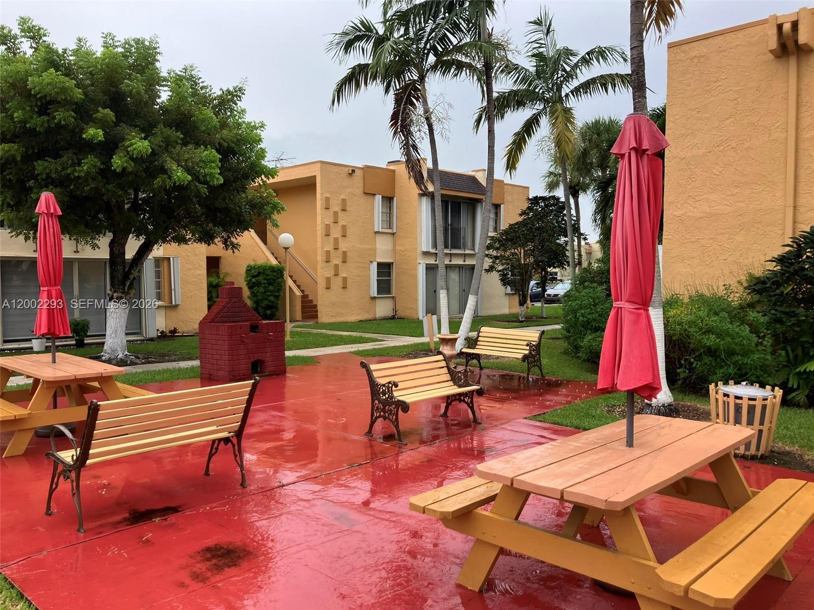 SOUTH WINDS CONDO - Residential