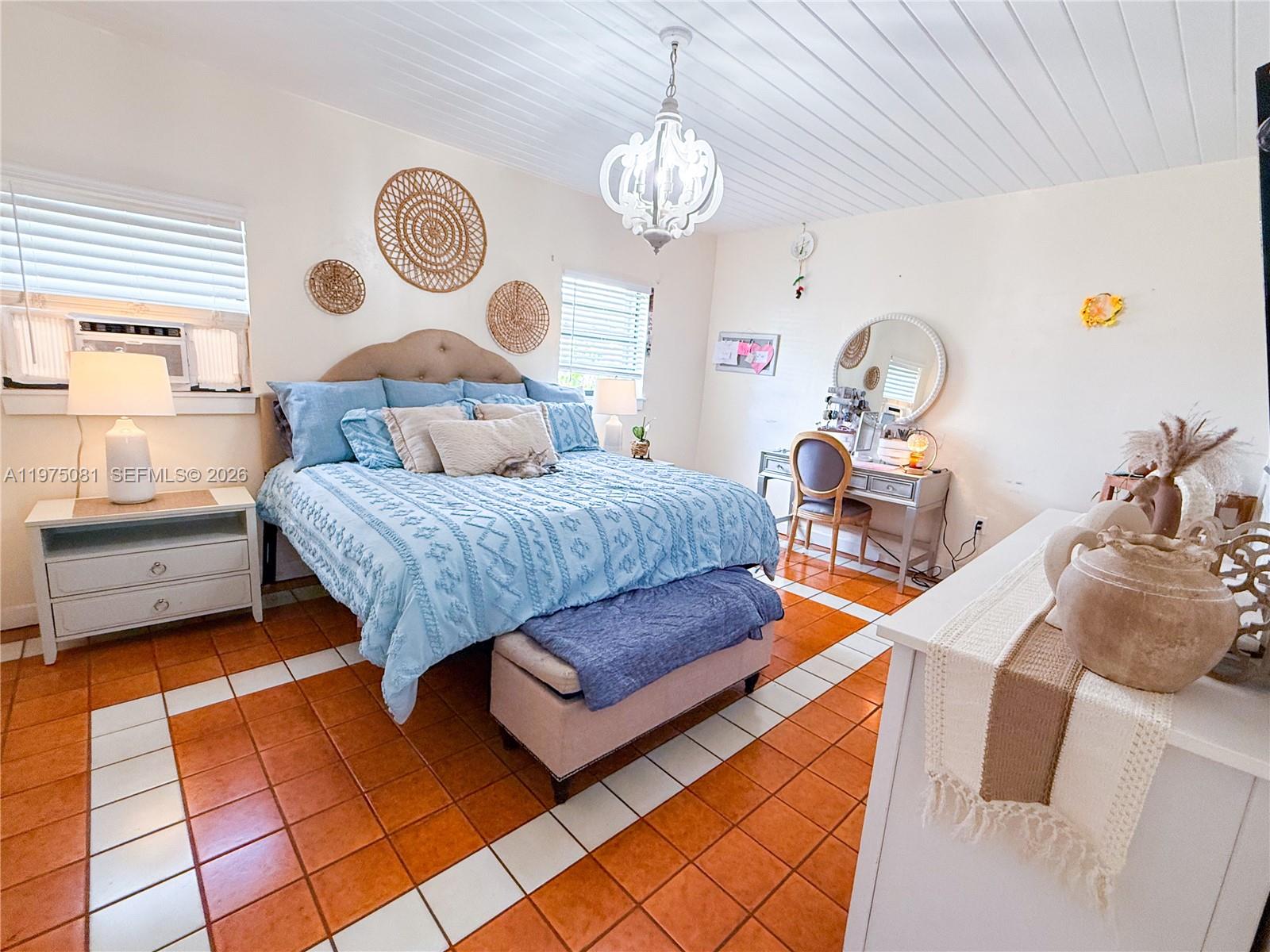 HIALEAH ESTATES - Residential