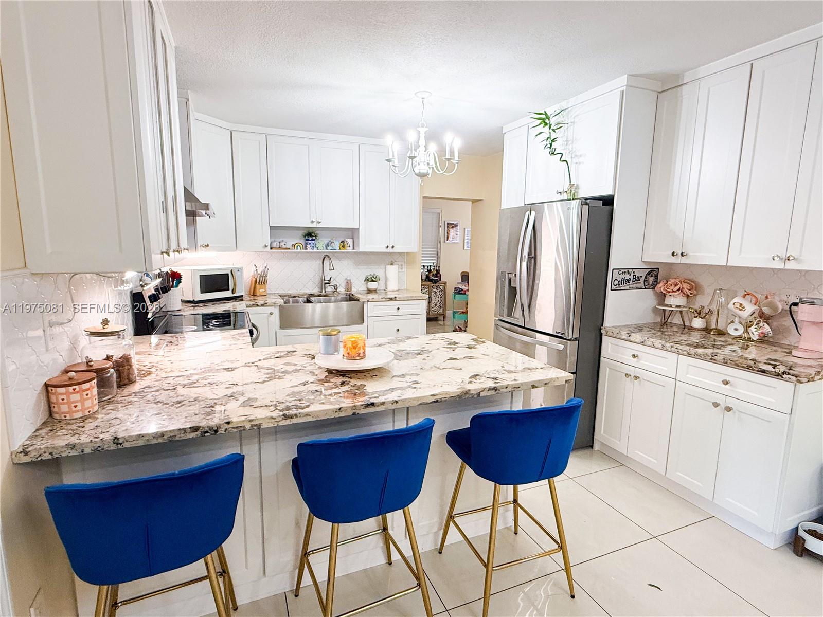 HIALEAH ESTATES - Residential