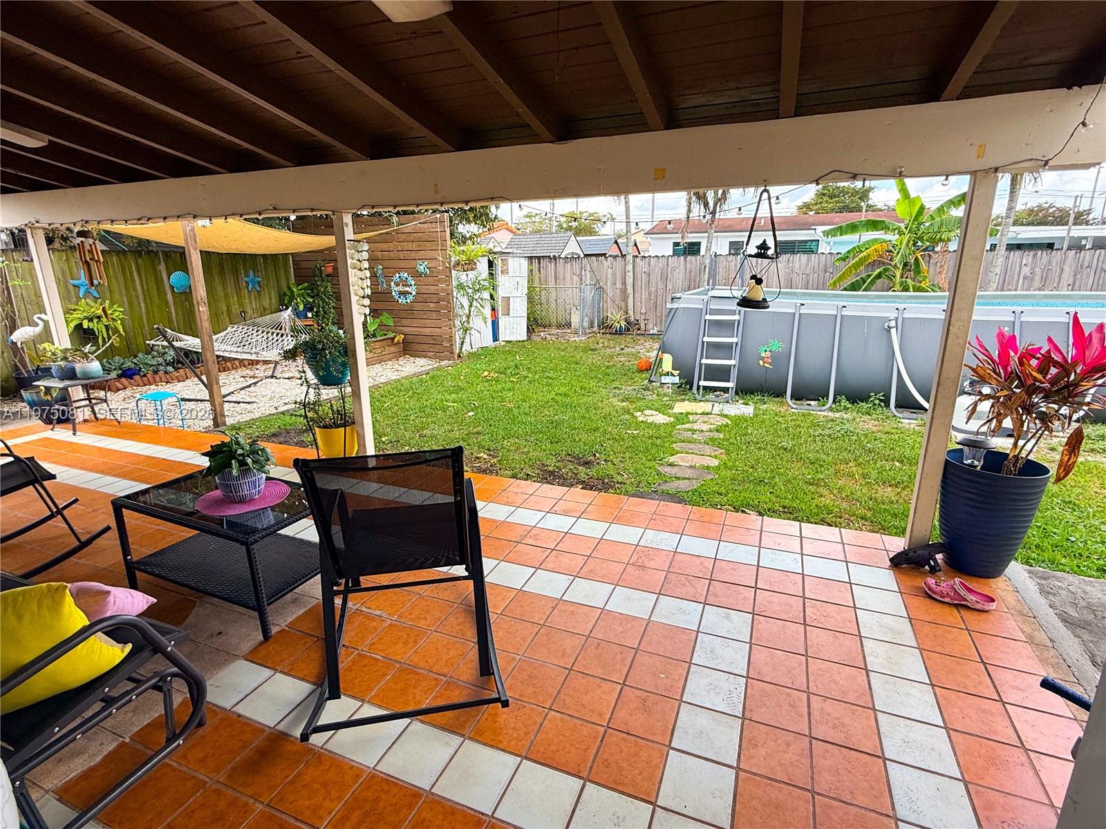 HIALEAH ESTATES - Residential