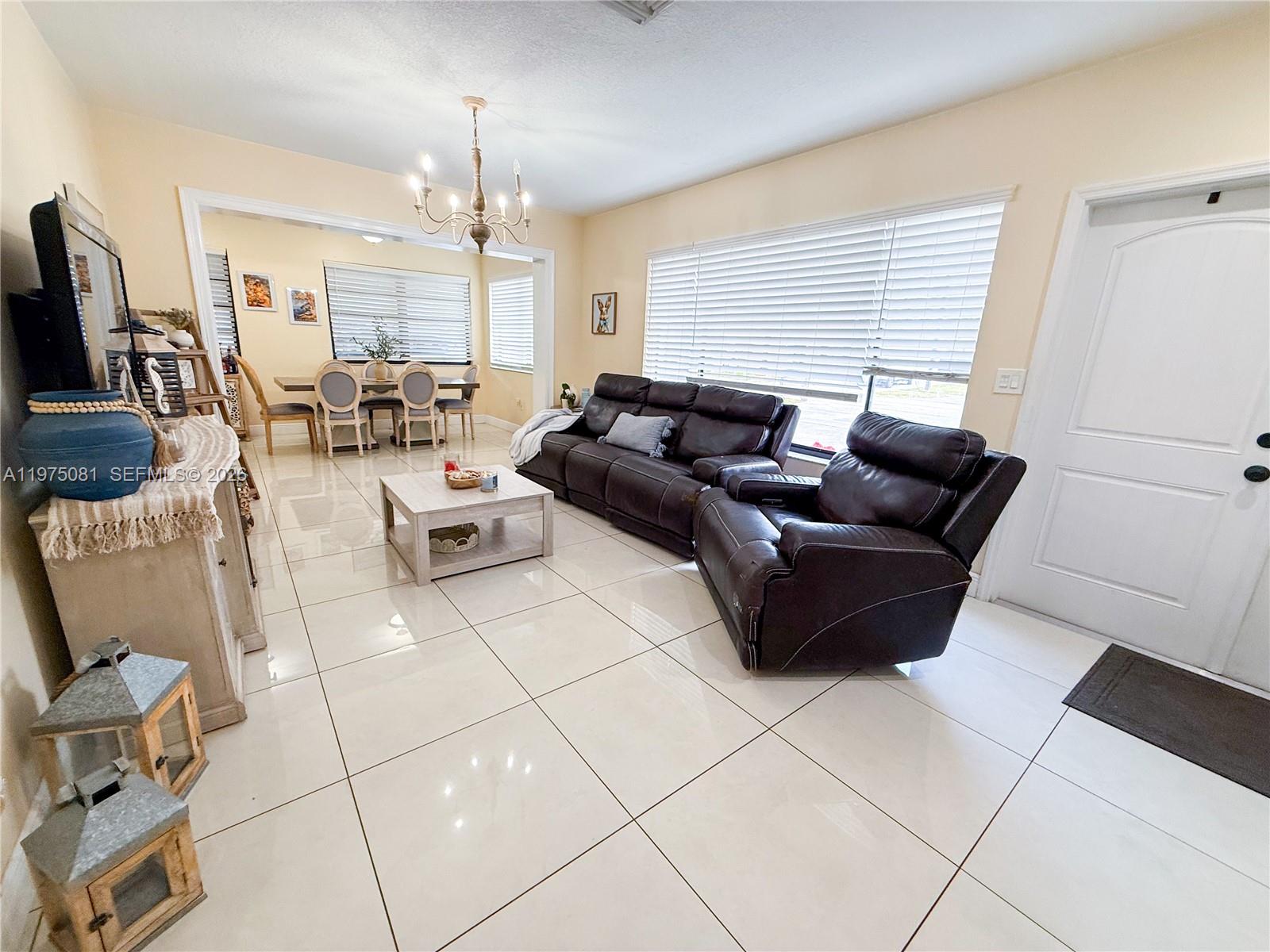 HIALEAH ESTATES - Residential
