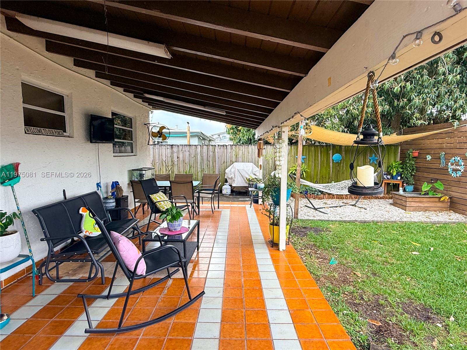 HIALEAH ESTATES - Residential