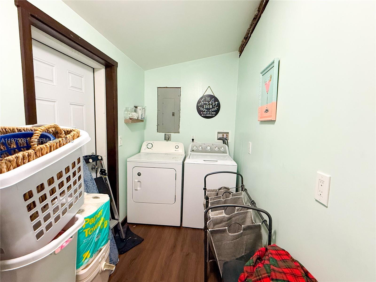 HIALEAH ESTATES - Residential