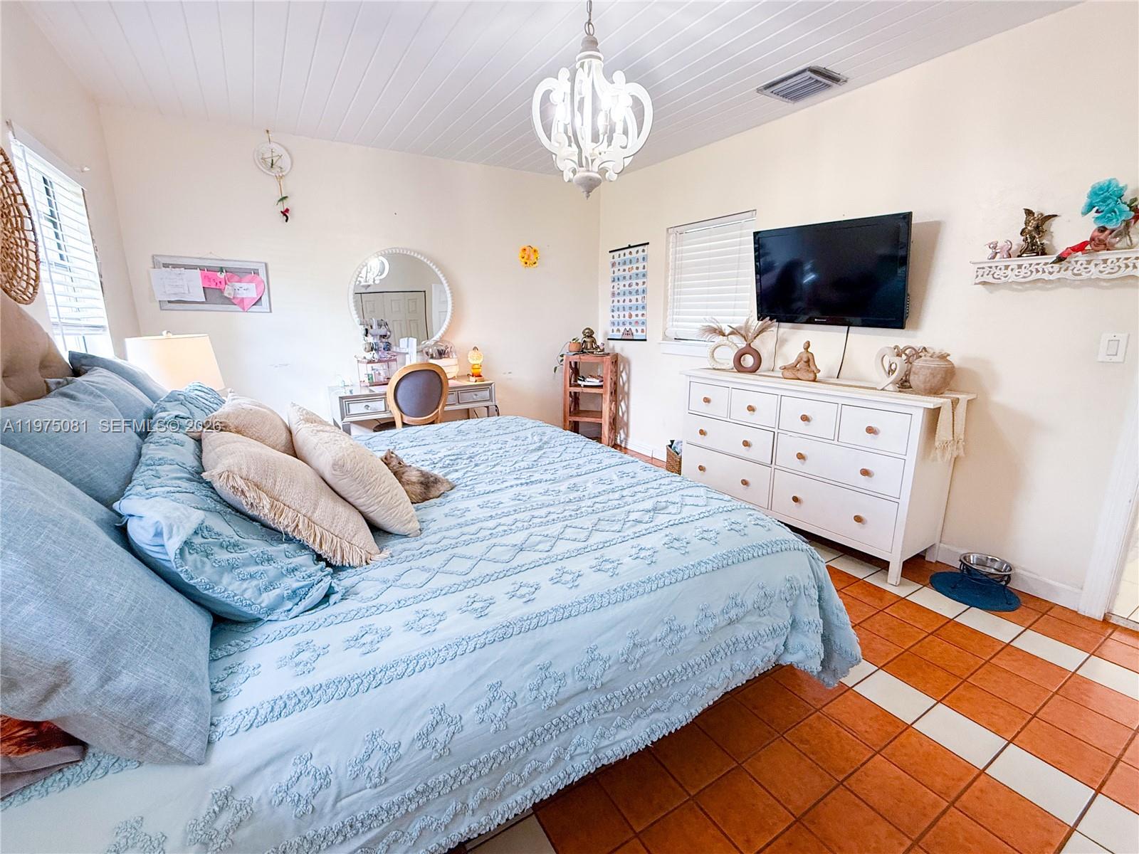 HIALEAH ESTATES - Residential