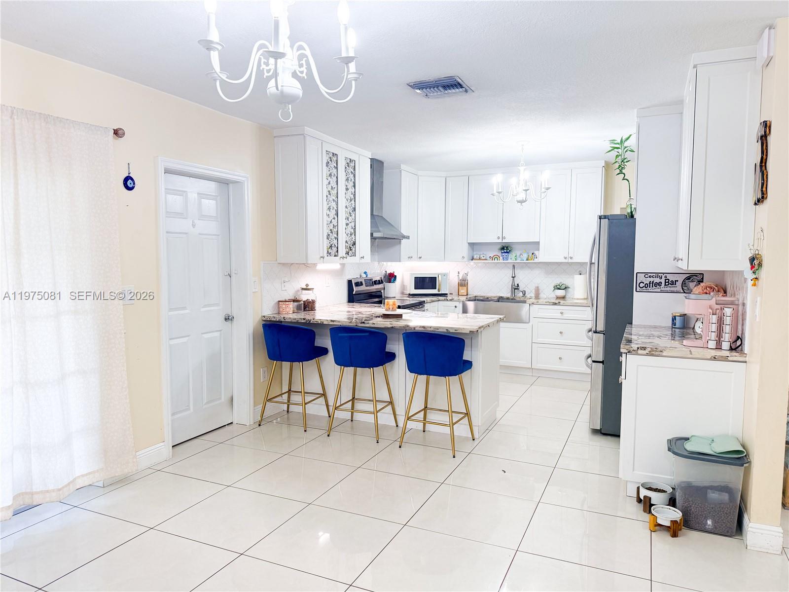 HIALEAH ESTATES - Residential