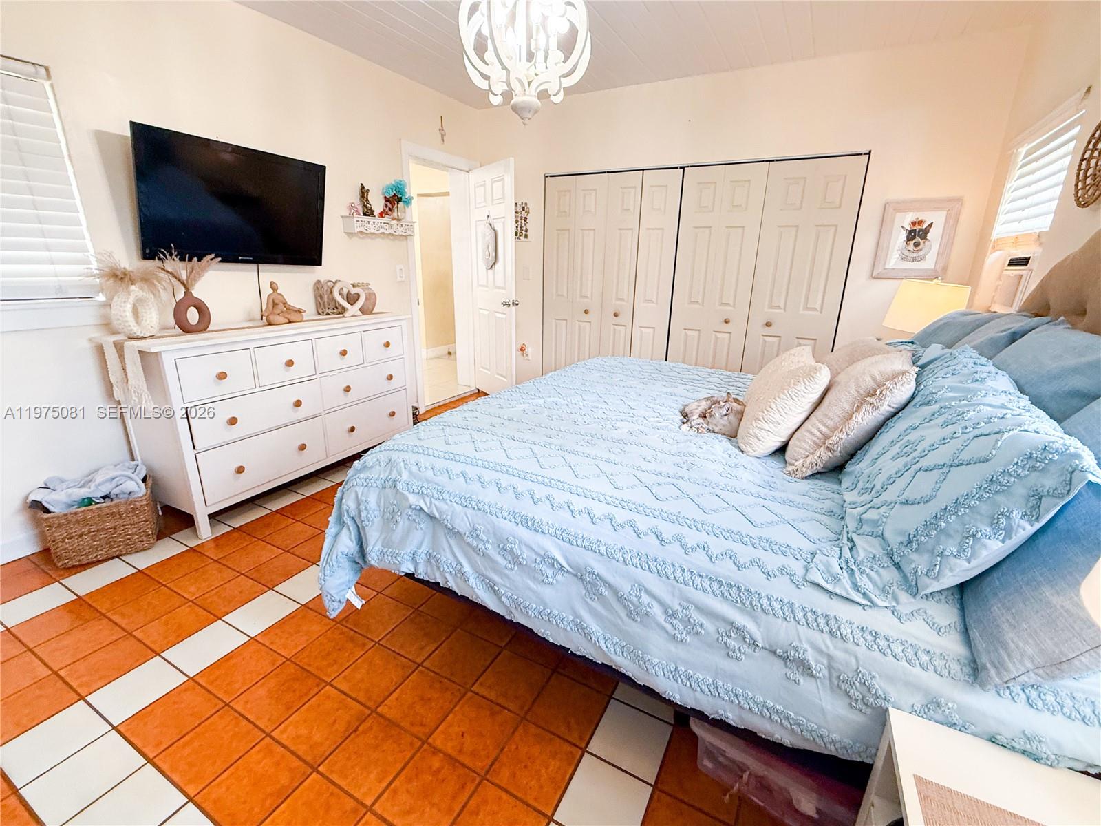 HIALEAH ESTATES - Residential