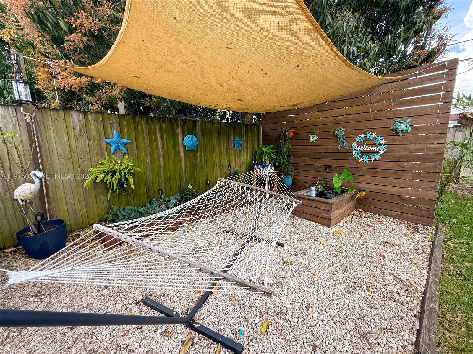 HIALEAH ESTATES - Residential