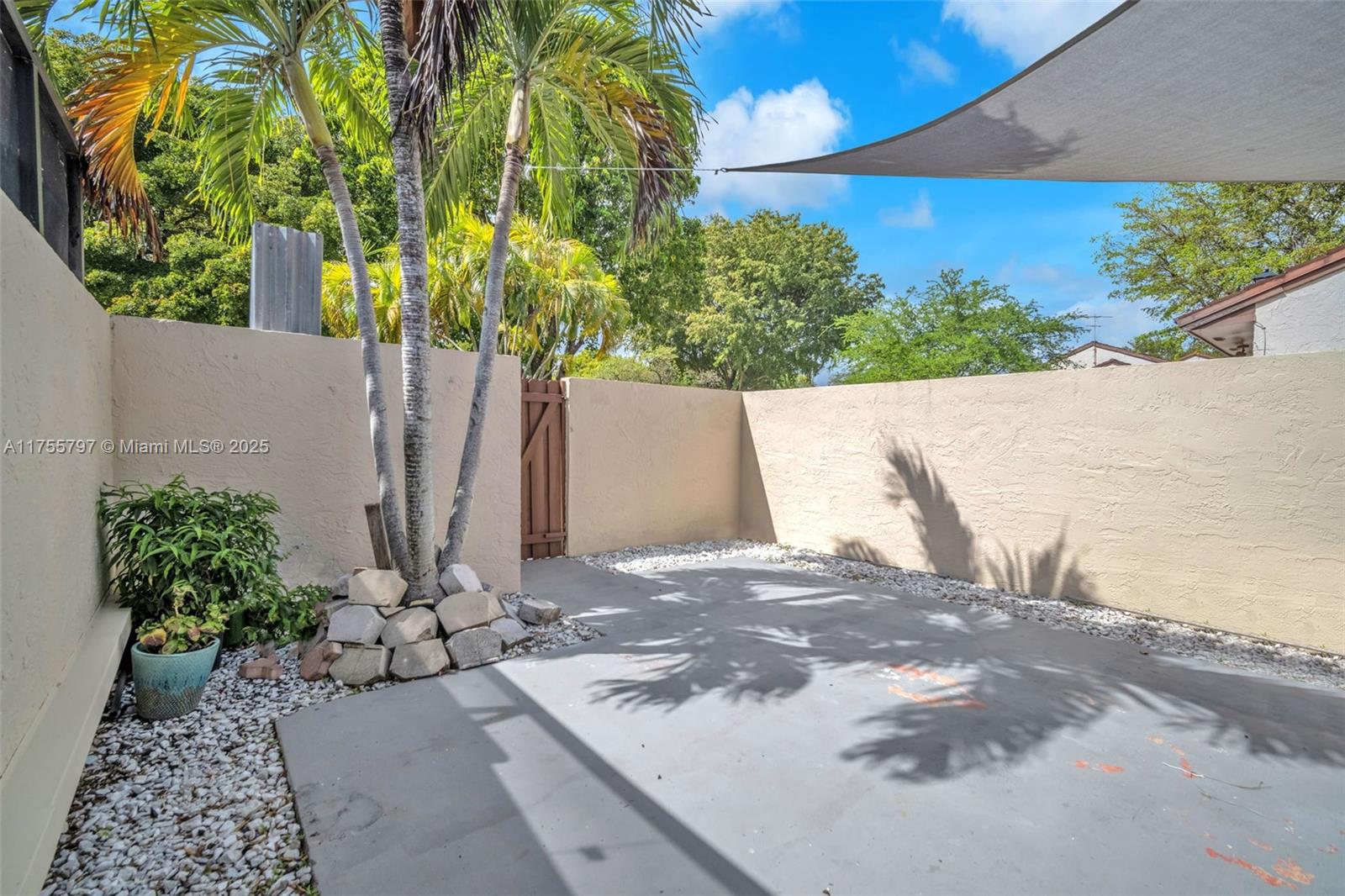 CALUSA POINT - Residential